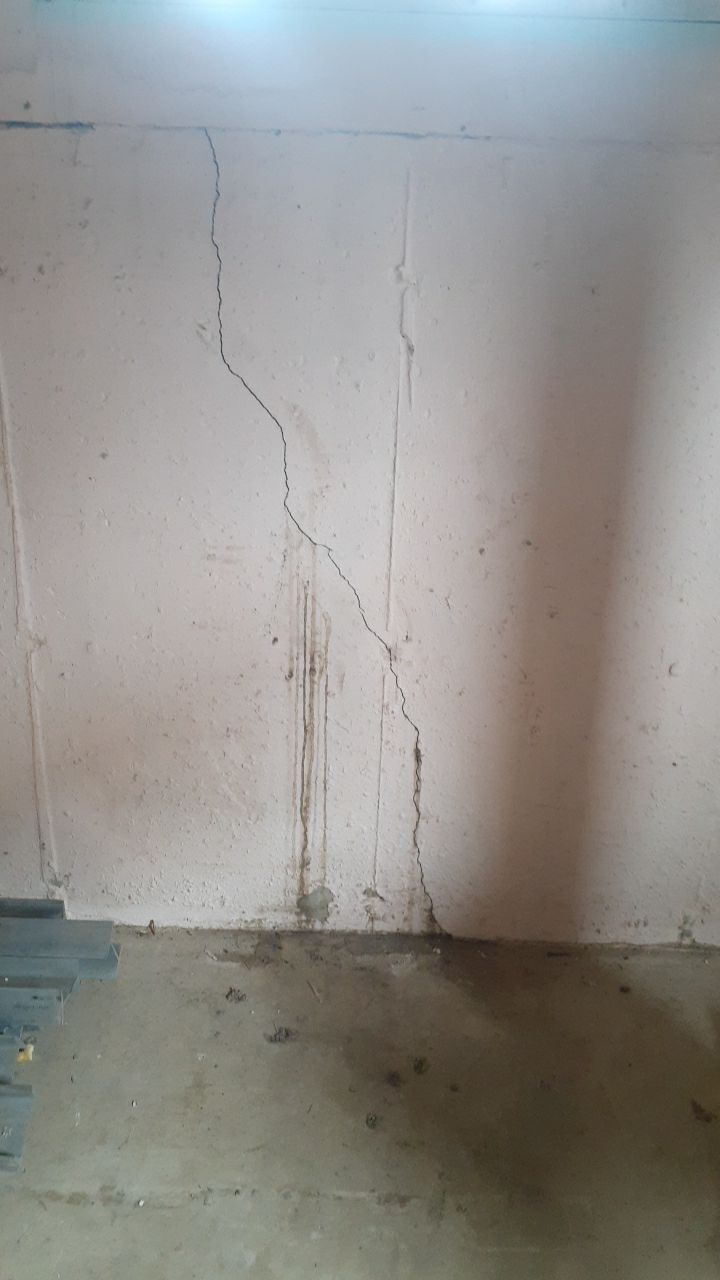 wall crack