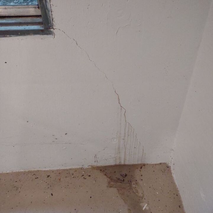 Leaking Cracks